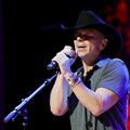 KENNY CHESNEY